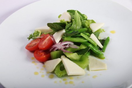 Ensalada Fresca del Huerto con Queso de Cabra